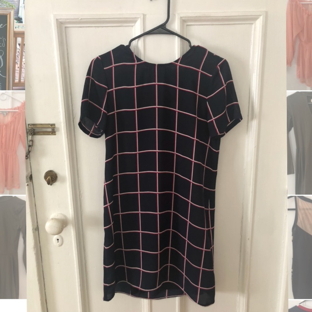 Navy magenta white business casual dress.